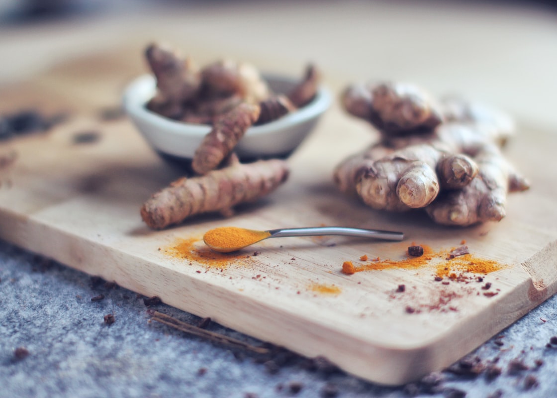 Cinnamon sticks and powder